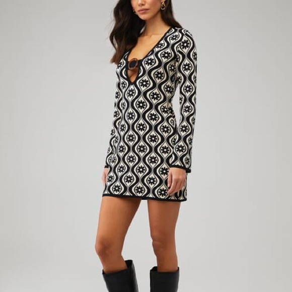 Finders keepers Quinn knit long sleeve slight bell sleeve - Picture 2 of 6